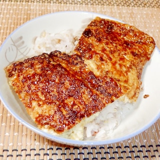 ヘルシーなのにスタミナ満点！油揚げの蒲焼き丼